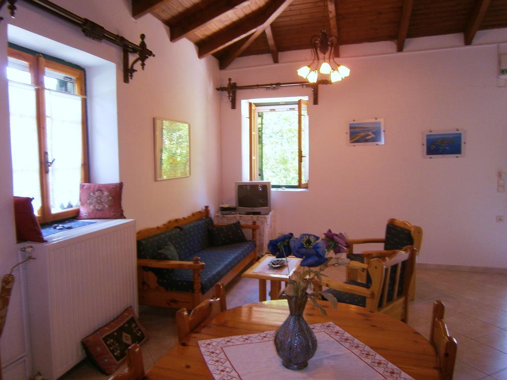 Villa Frias Asprogerakata Phòng bức ảnh