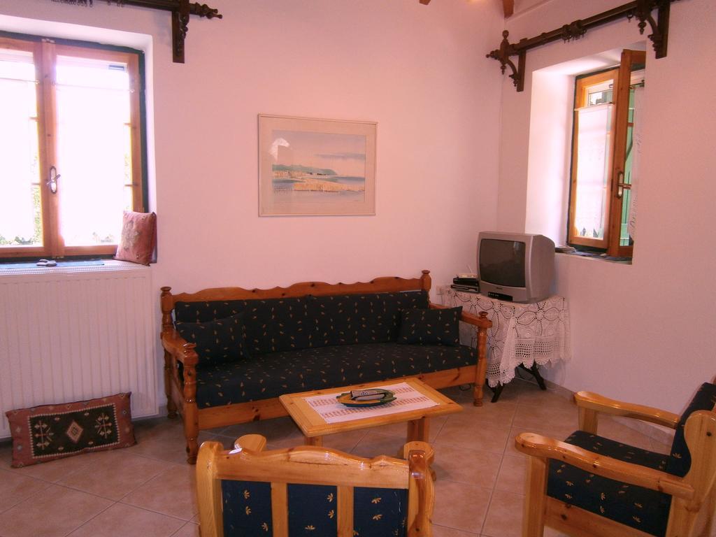 Villa Frias Asprogerakata Phòng bức ảnh